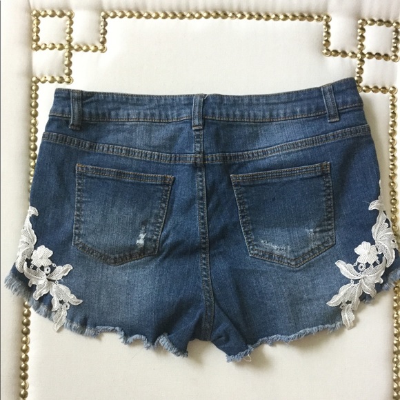 🌸Flower Appliqué Festival Shorts🌸 - Picture 7 of 8